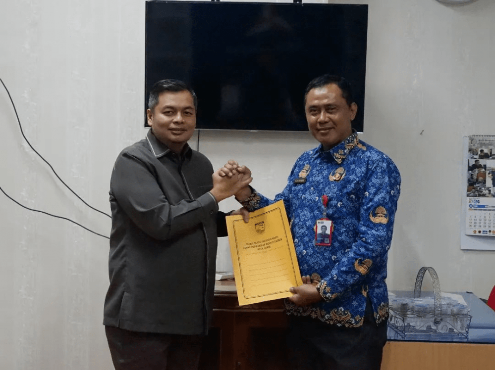 Kemas Faried Alfarelly Serahkan SK Penetapan Pimpinan DPRD Kota Jambi DPP Partai Golkar